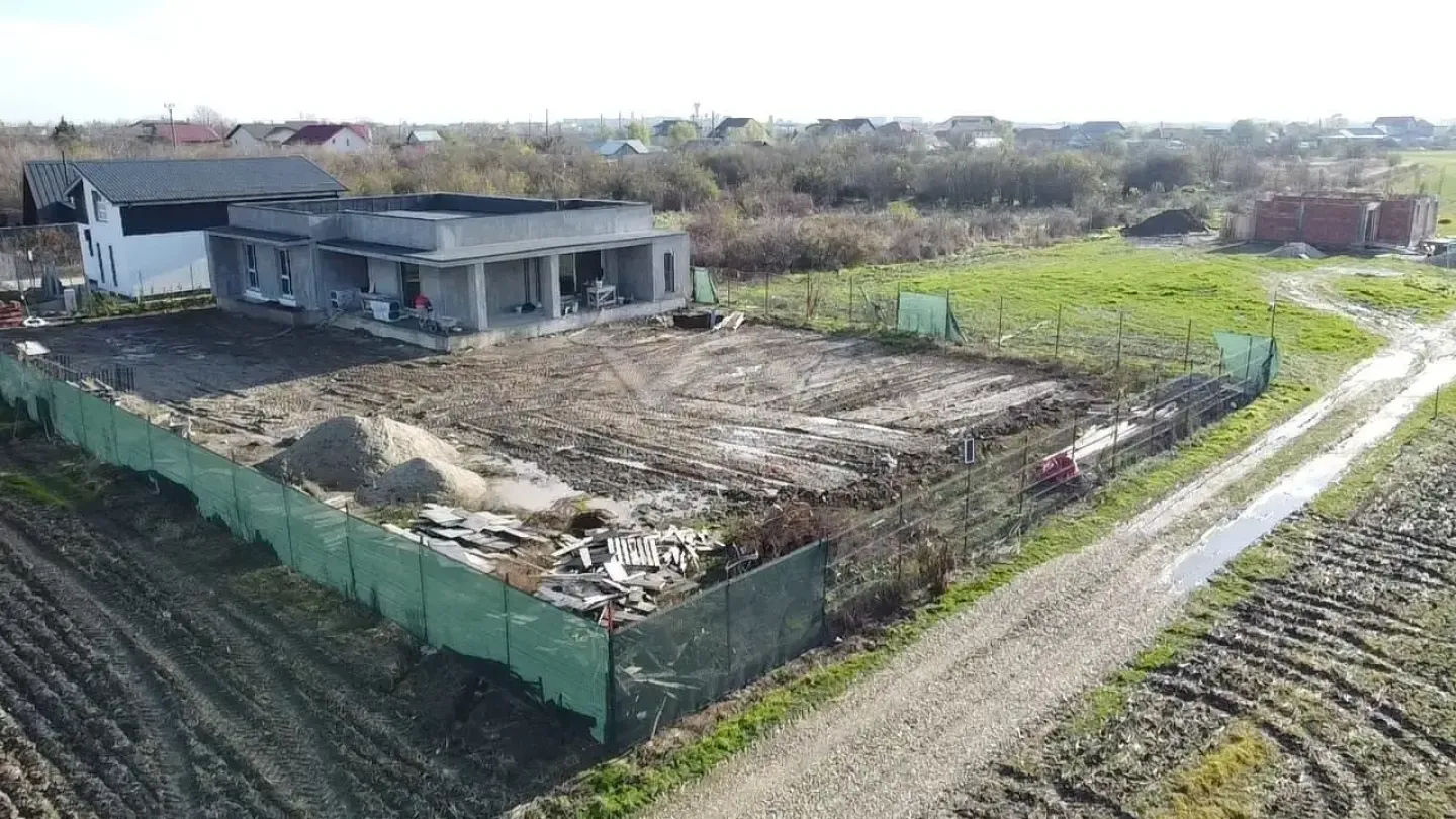 Spacious House with Large Land in Balotești – Privacy & Comfort - Image 3