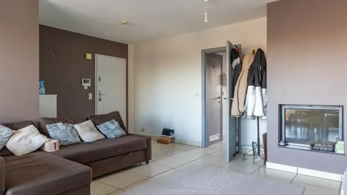 Charming Apartment with Double Terrace in Evere - Perfect for Living - Image 2