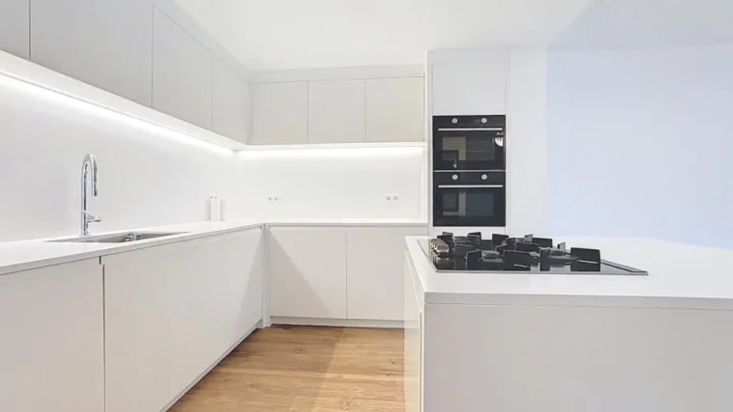 Spacious 4-Bedroom House with Garage in Prime Uccle Location - Image 3