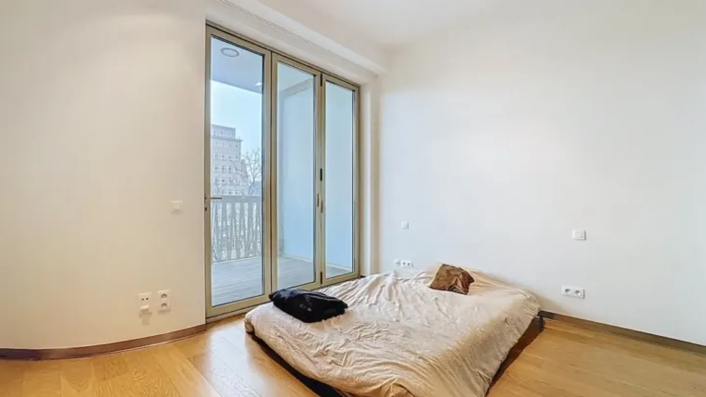 Spacious Apartment with 2 Terraces in Brussels' Toison d'Or - Image 1