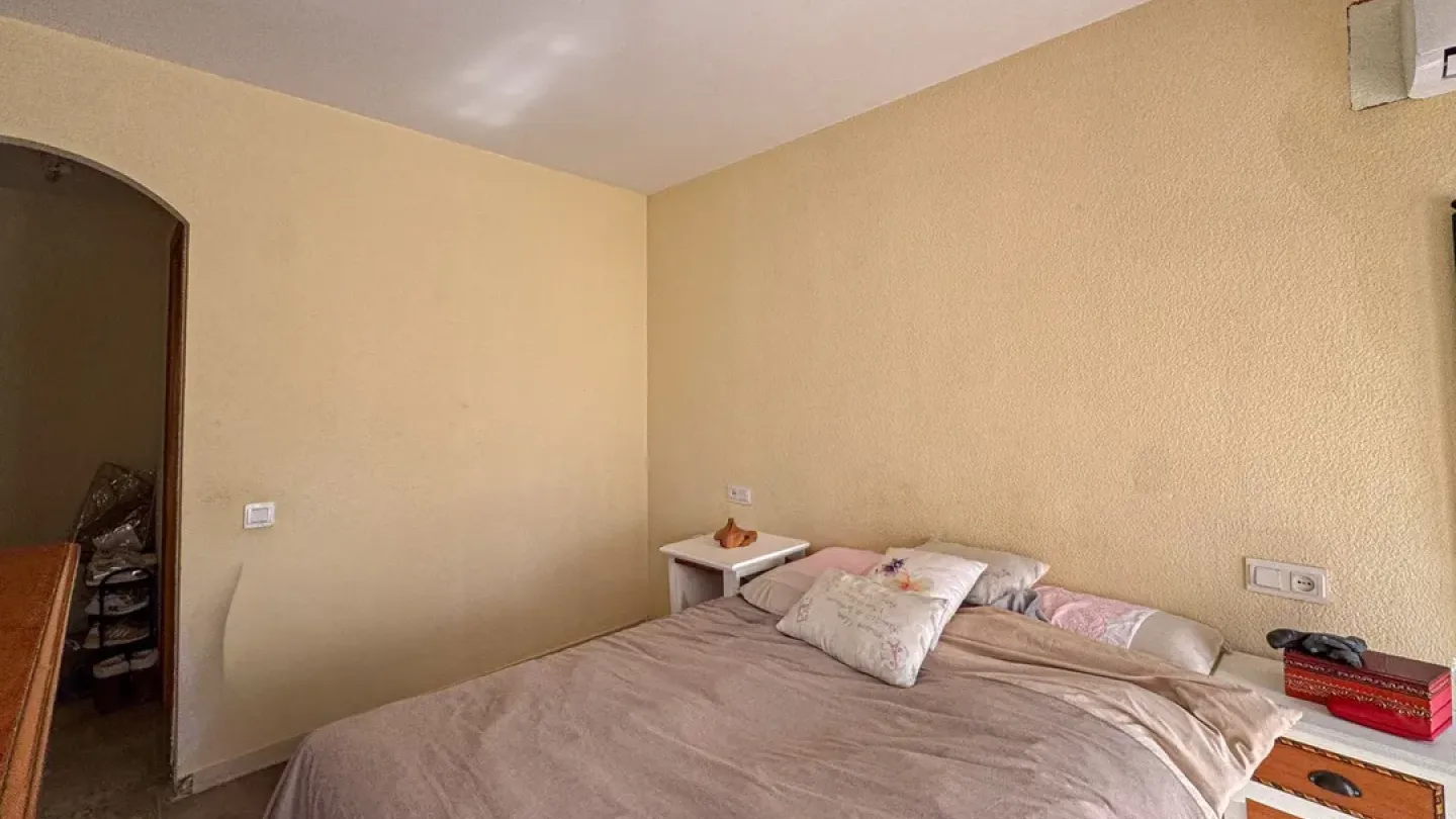 Spacious 3-Bedroom Apartment with Pool & Garage in Aguadulce - Image 1