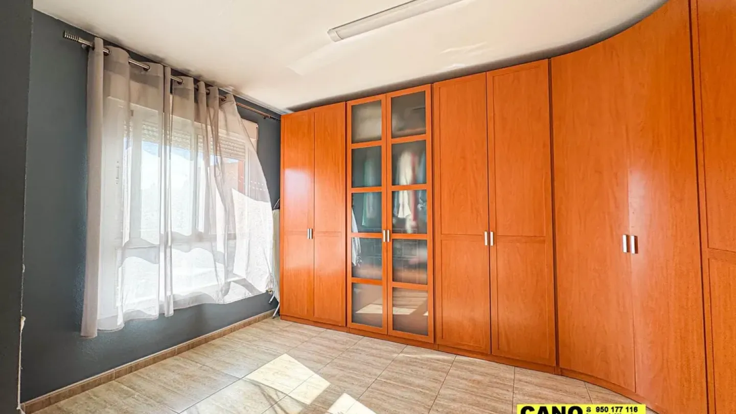 Spacious 4-Bedroom Triplex Apartment in El Ejido, Spain - Image 3