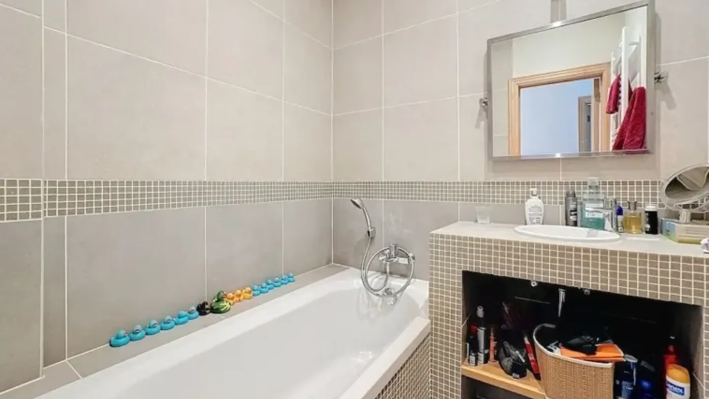 Spacious Brussels Apartment with Terrace – Place Stephanie - Image 4