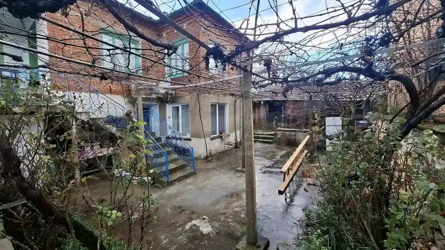 Spacious Two-Story House with Garden in Peaceful Melnitsa Village - Image 5