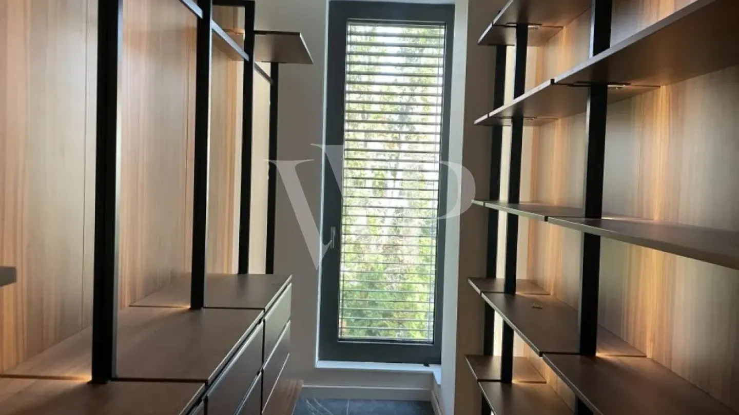 Spacious 5-Bedroom House with Amenities in Belgrade's Best Location - Image 1