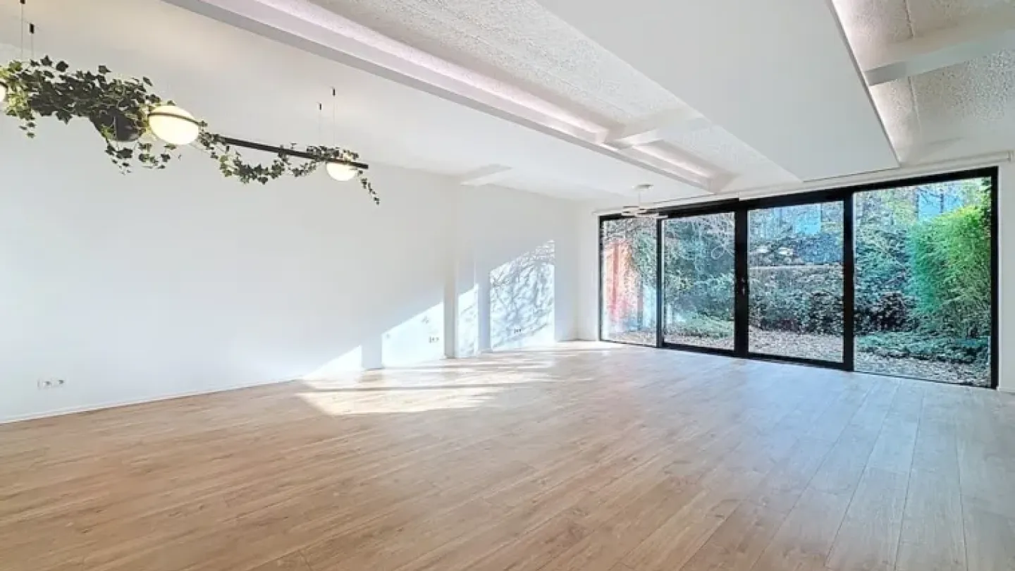 Spacious 4-Bedroom House with Garage in Prime Uccle Location - Image 4