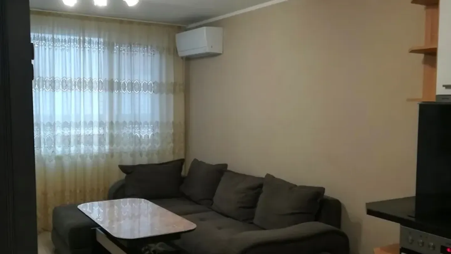 Fully Furnished One-Bedroom Apartment in Kyuchuk Parizh, Plovdiv - Image 5