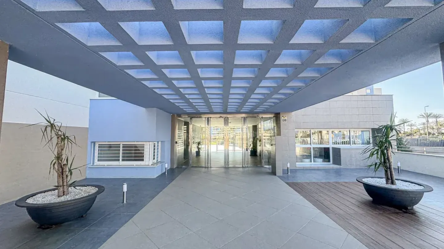 Spacious 2-Bedroom Apartment with Sea Views in Marina Serena Golf - Image 5