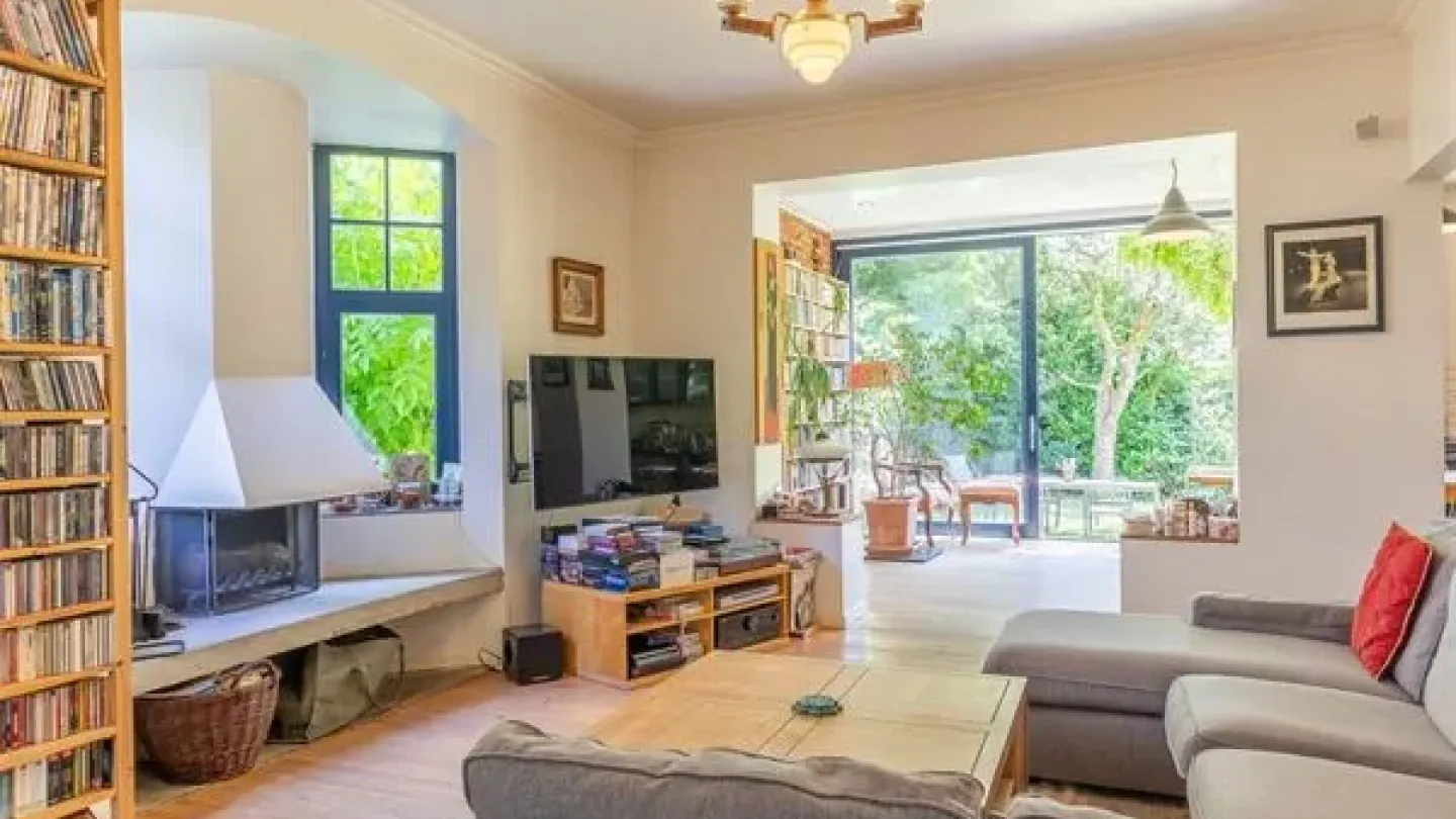 Art Deco Villa in Fort-Jaco – 5 Bedrooms, Green Oasis, 250m² - Image 4