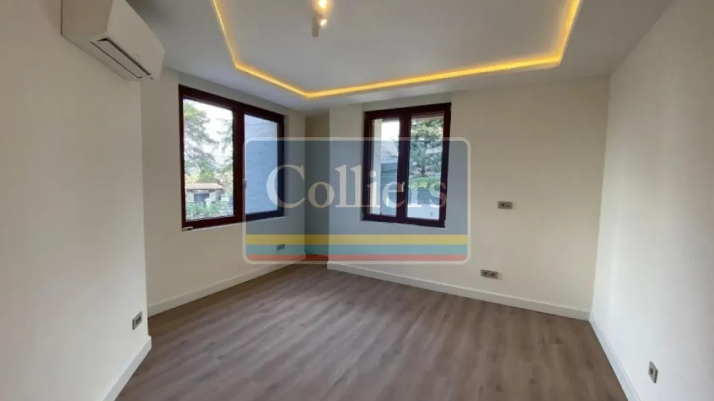Spacious 4-Bedroom Apartment with Terrace in Belgrade, RS - Image 3