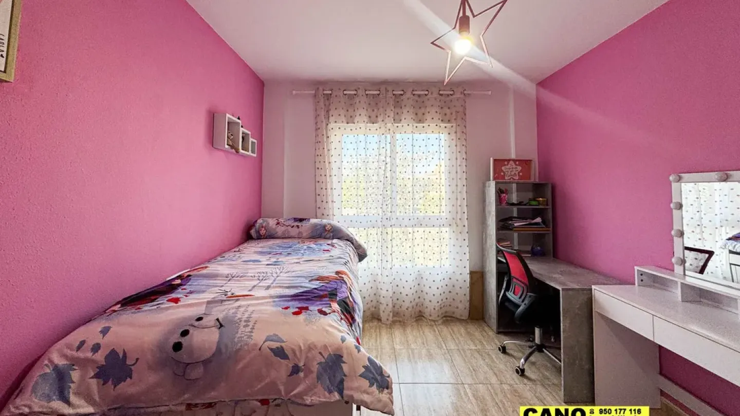 Spacious 4-Bedroom Triplex Apartment in El Ejido, Spain - Image 5