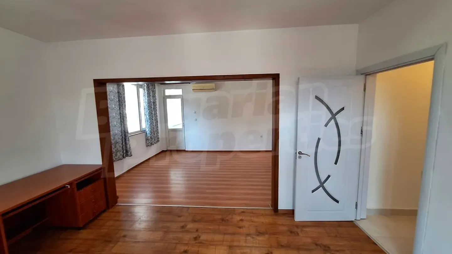 Spacious 2-Bedroom Apartment in Kyuchuk Parizh, Plovdiv - €245,000 - Image 3