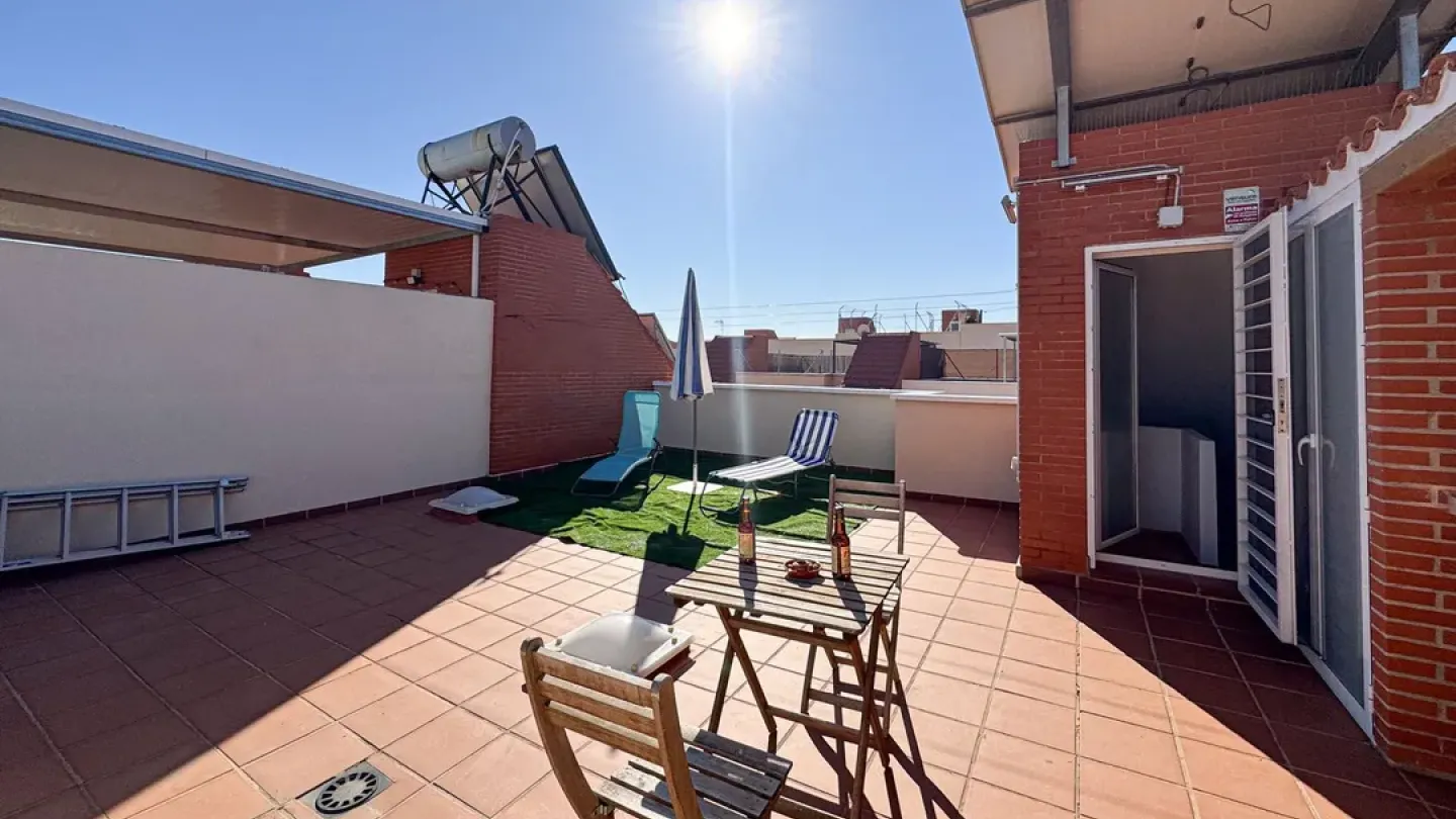 Spacious Triplex Apartment with 4 Bedrooms in Huércal de Almería - Image 2