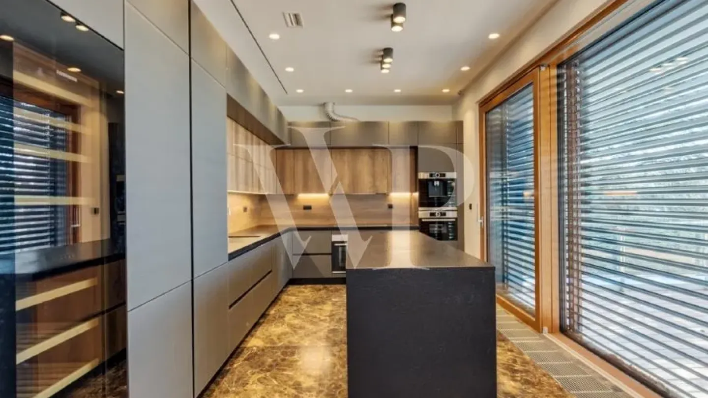 Spacious Luxury Apartment in Prime Belgrade Location, 3 Bedrooms - Image 4