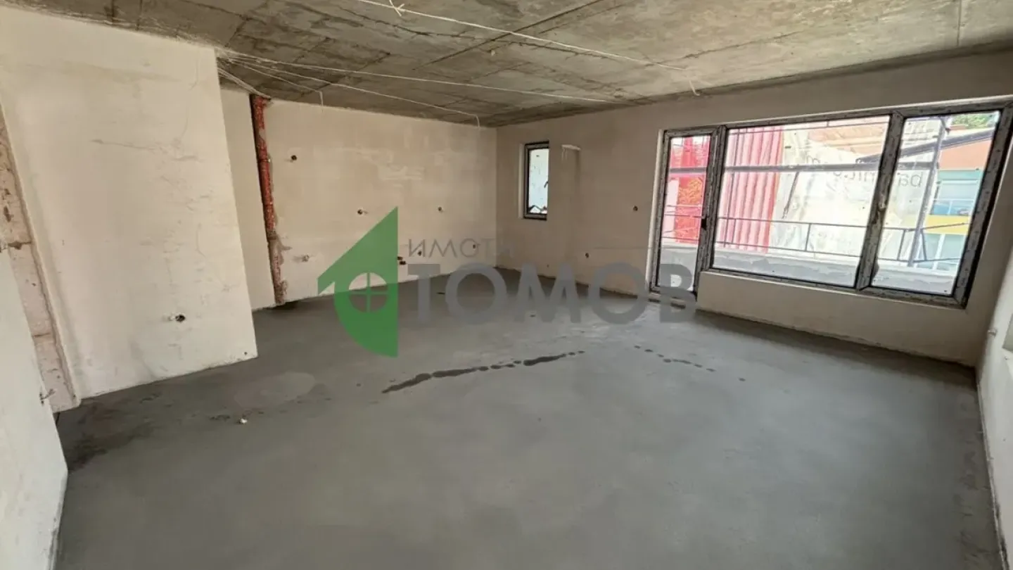 Spacious 4-Bedroom Apartment in Azimov Complex, Stara Zagora - Image 3