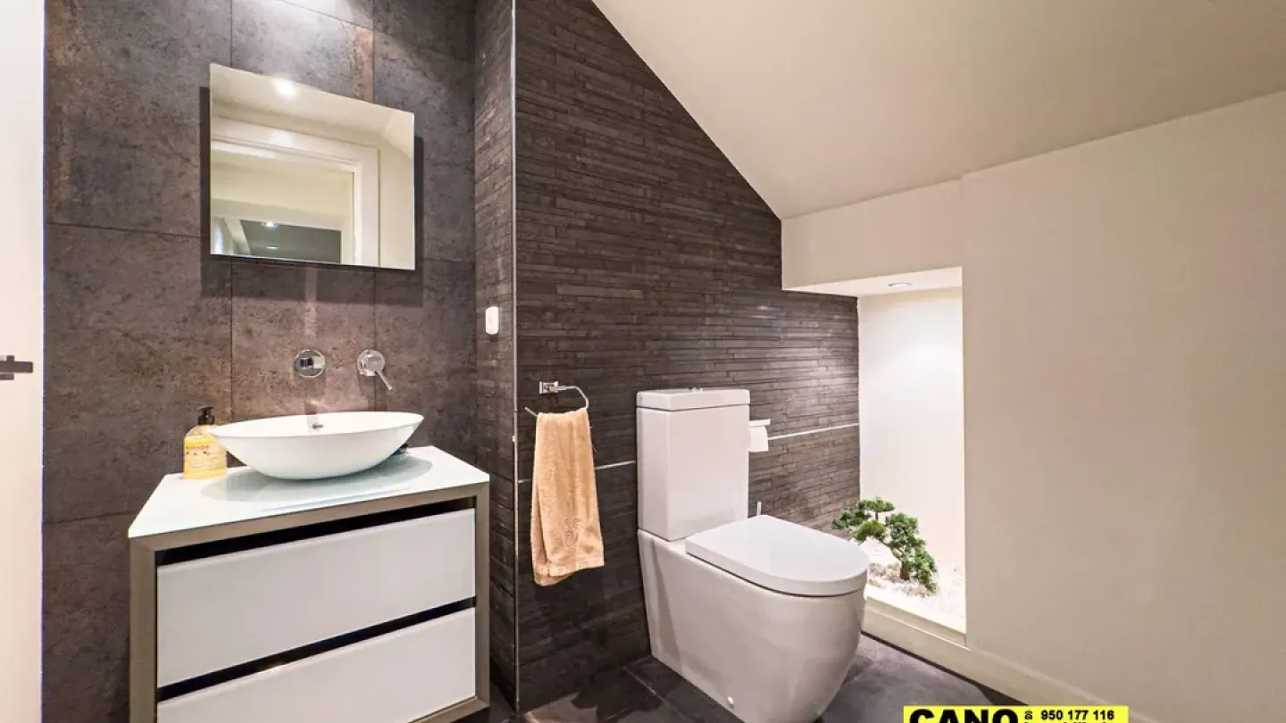 Luxury Chalet in Almería Center with Elevator & Garage - Image 2