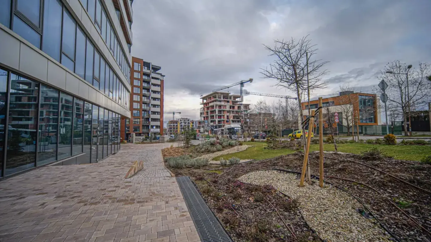 Spacious Two-Bedroom Apartment with Mountain Views in Sofia - Image 5