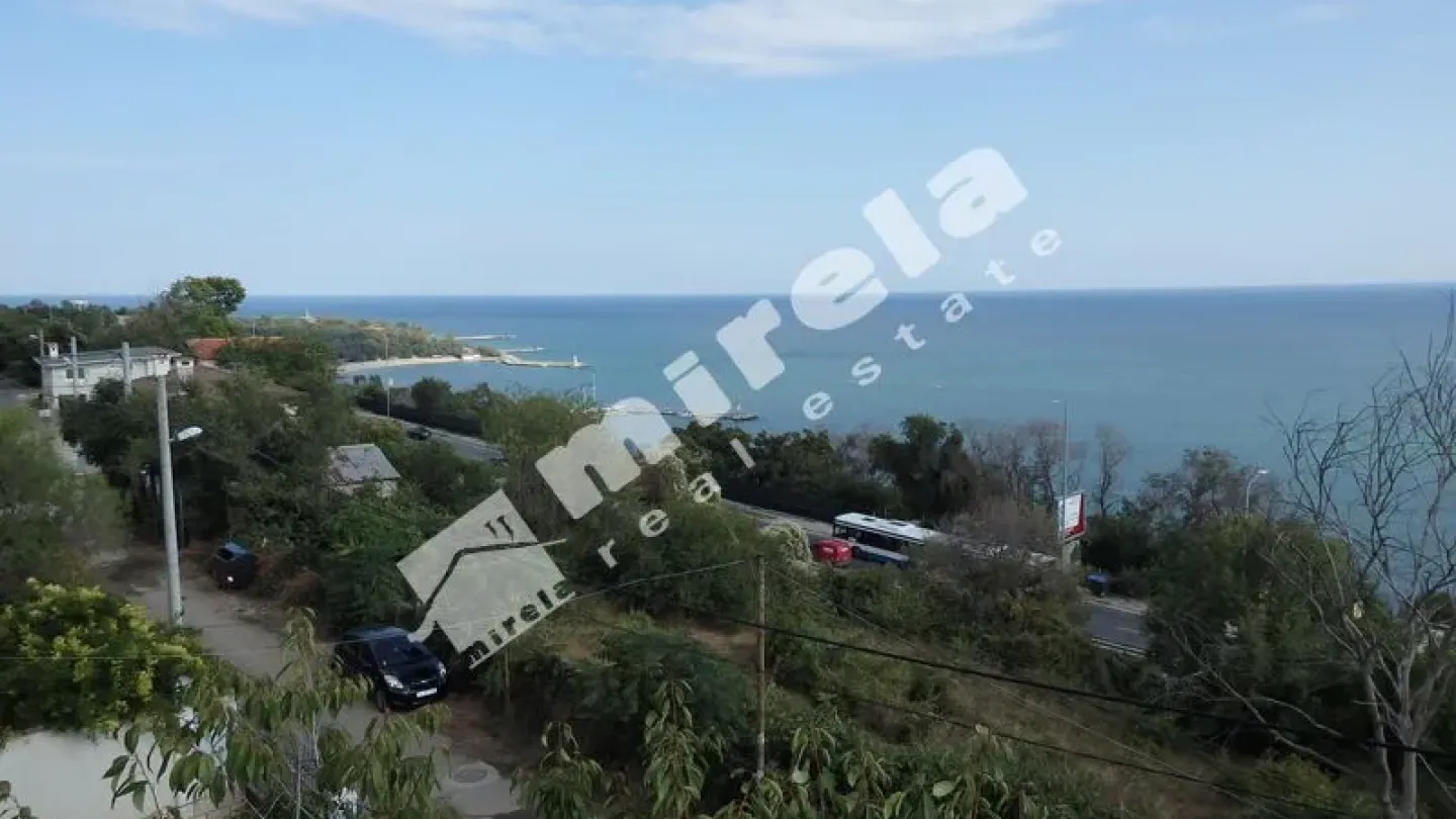 Luxury Waterfront Estate with Stunning Panoramic Views - Image 3