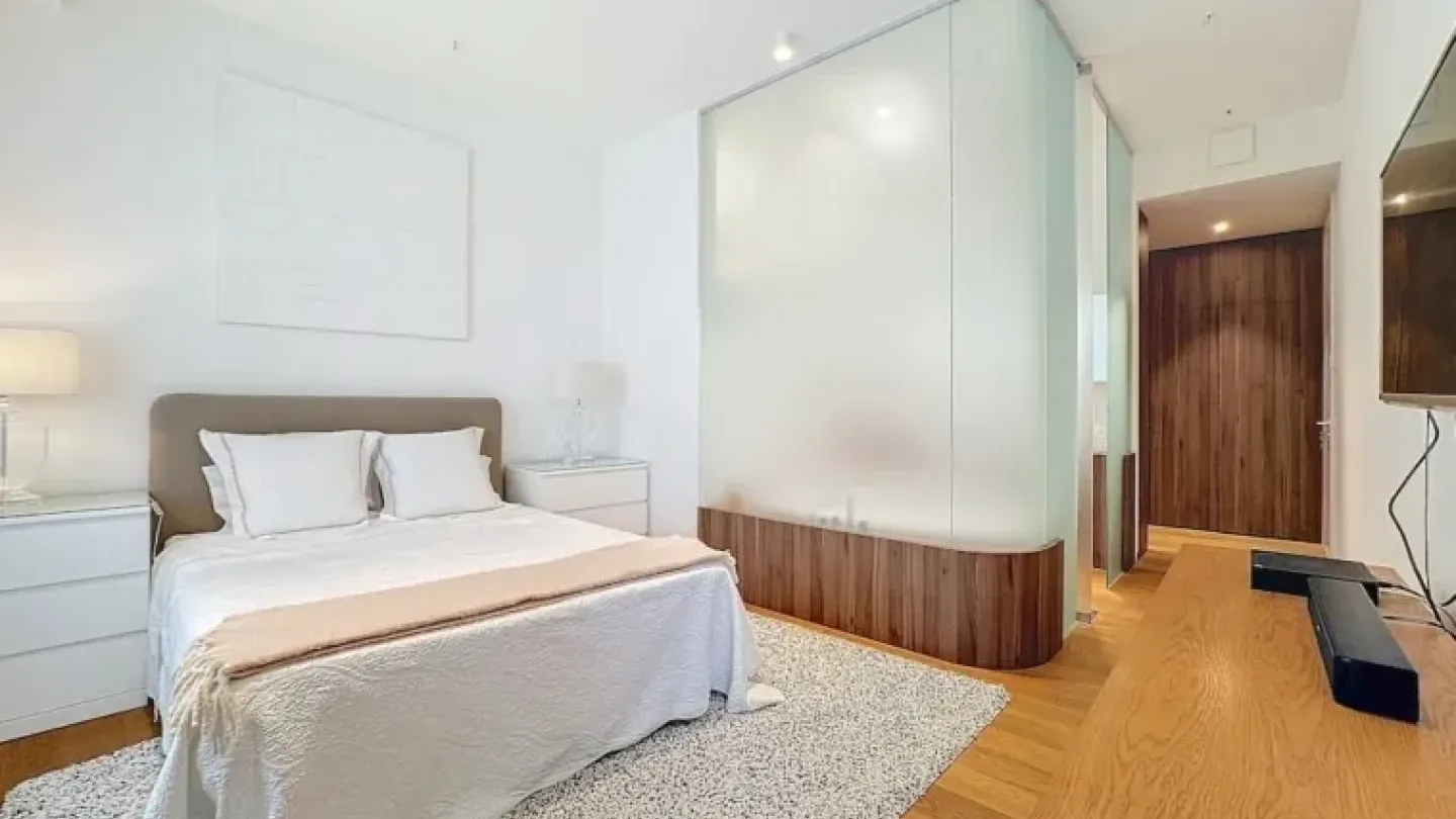 Spacious Apartment with 3 Terraces in Brussels' Toison d’Or - Image 4