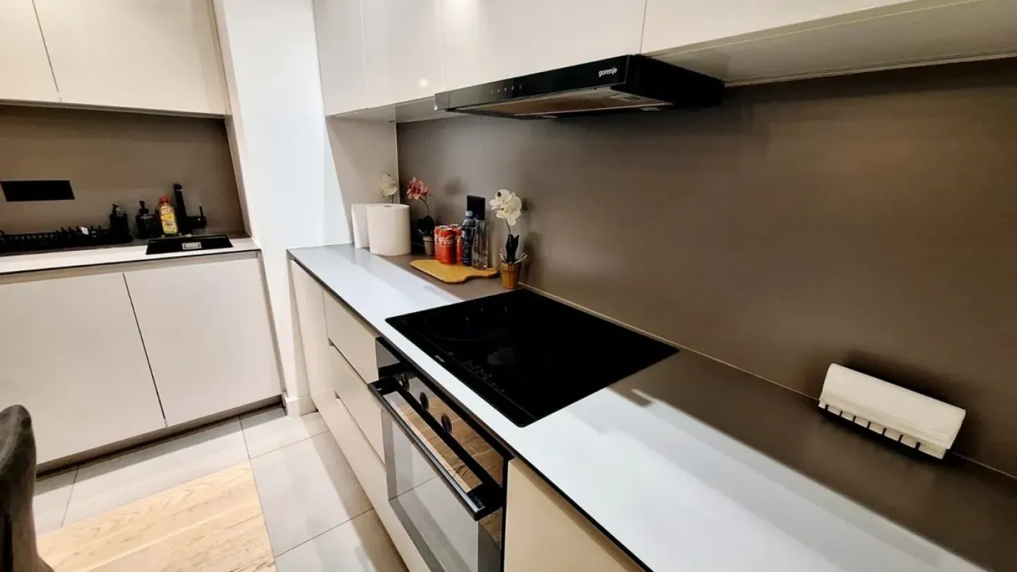 Spacious 2-Bedroom Apartment with Garage in Belgrade's BW Metropolitan - Image 5