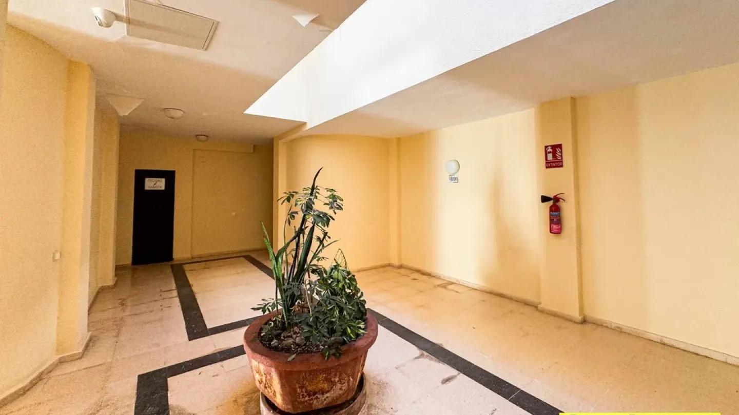 Spacious Duplex Apartment with Sea Views in Almerimar, Spain - Image 3