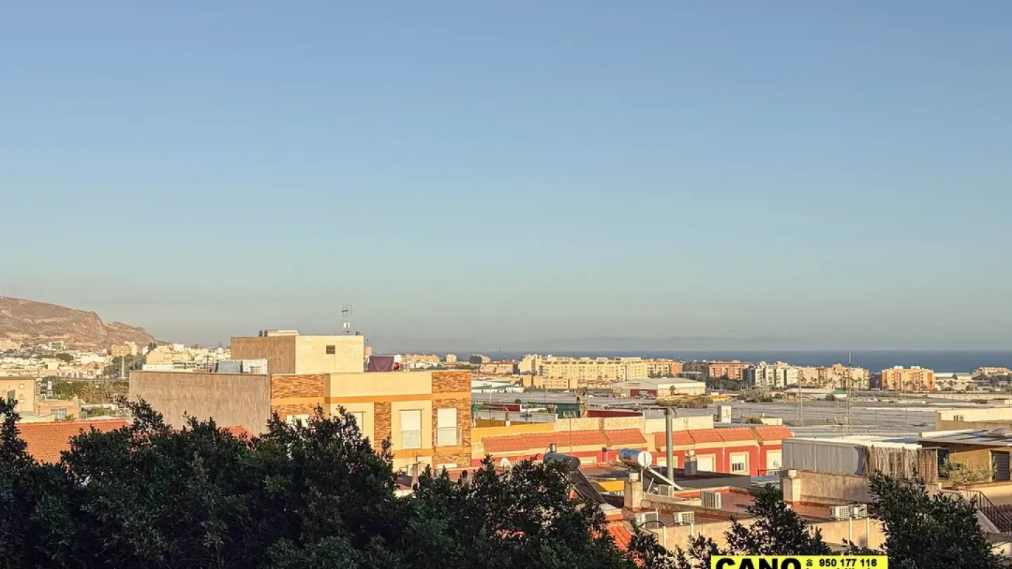 Spacious 3-Bedroom Apartment with Solar Panels in Vícar - Image 5