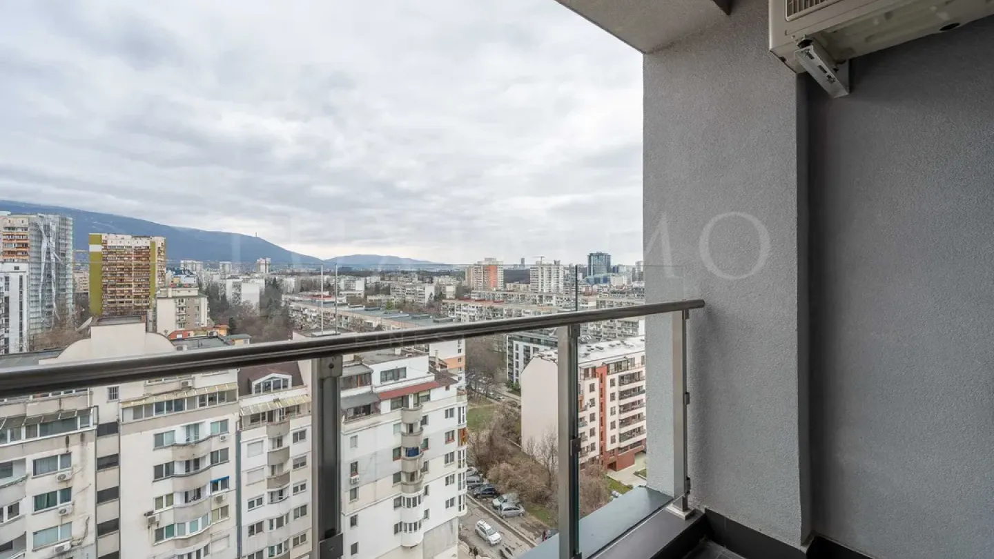 Spacious Designer Apartment with Mountain View & Parking in Sofia - Image 4