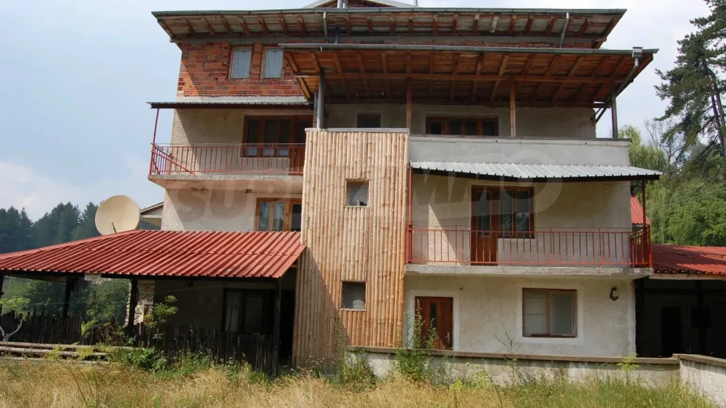 Spacious Villa with Mineral Springs and Building Potential in Pirin Mountain - Image 2