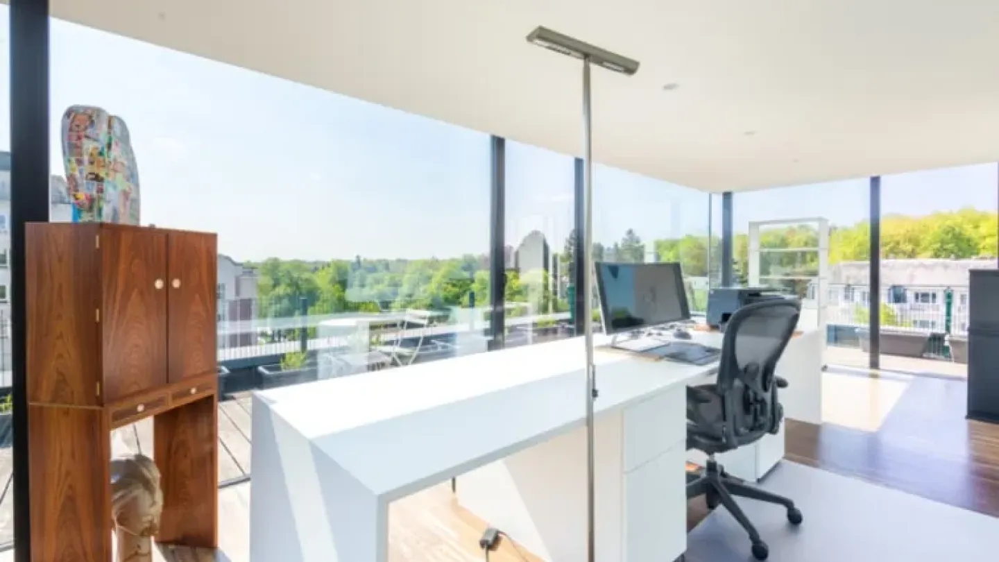 Luxurious Six-Bedroom Mansion with Pool & Elevator in Brussels - Image 3