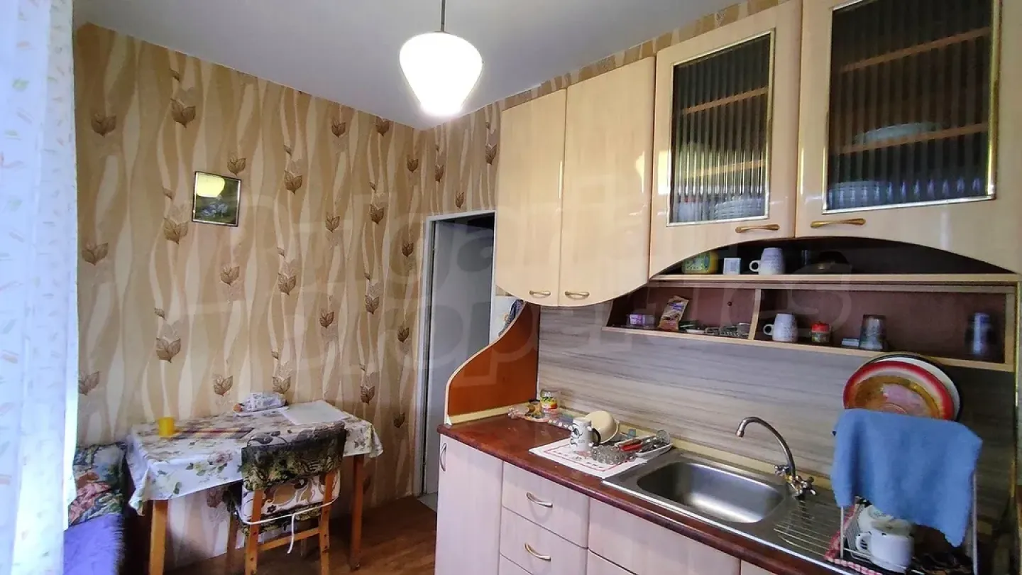 Spacious 1-Bedroom Apartment with Separate Kitchen – Stara Zagora - Image 2