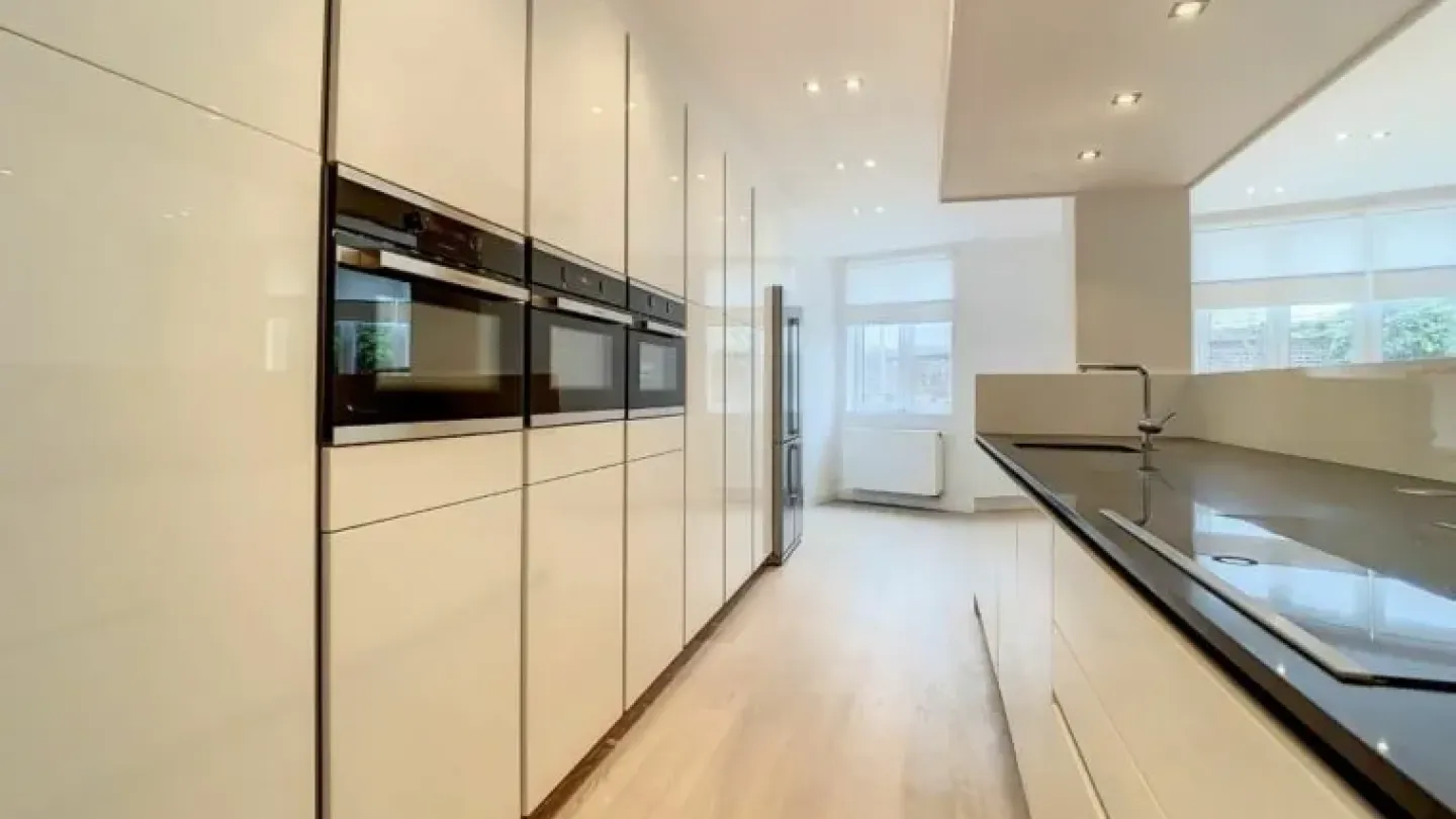 Spacious Apartment with Patio Near Abbaye de la Cambre - Image 5