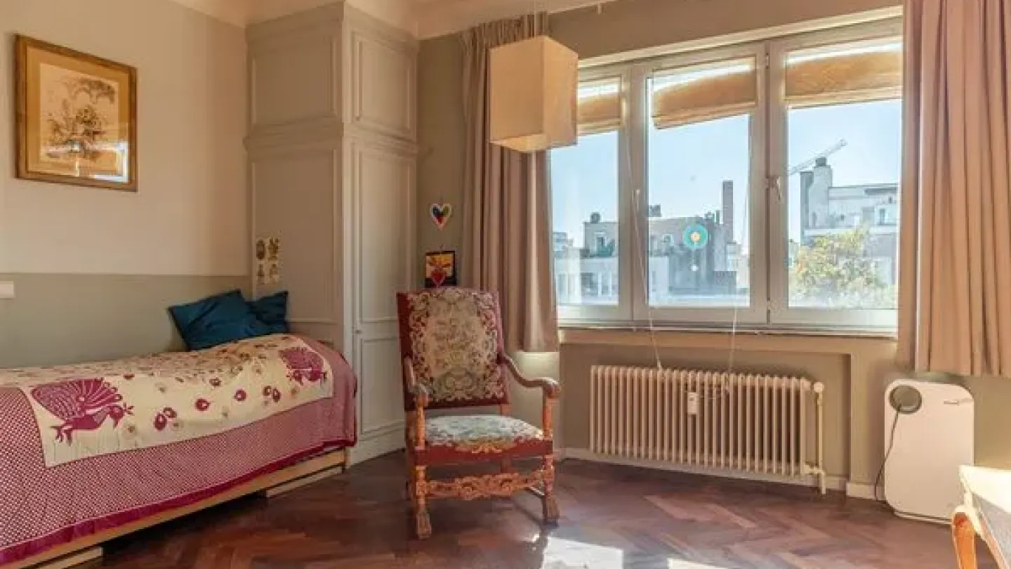 Bright Apartment with Authentic Charm Near Ixelles Cemetery, Brussels - Image 4