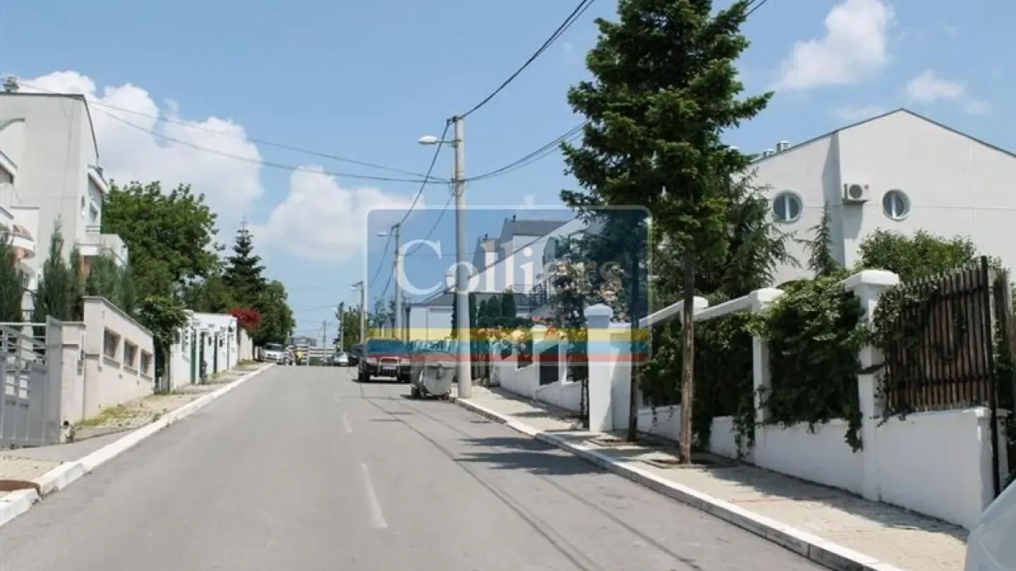 Luxurious 7-Bedroom House with Garden Near White Court, Belgrade - Image 1