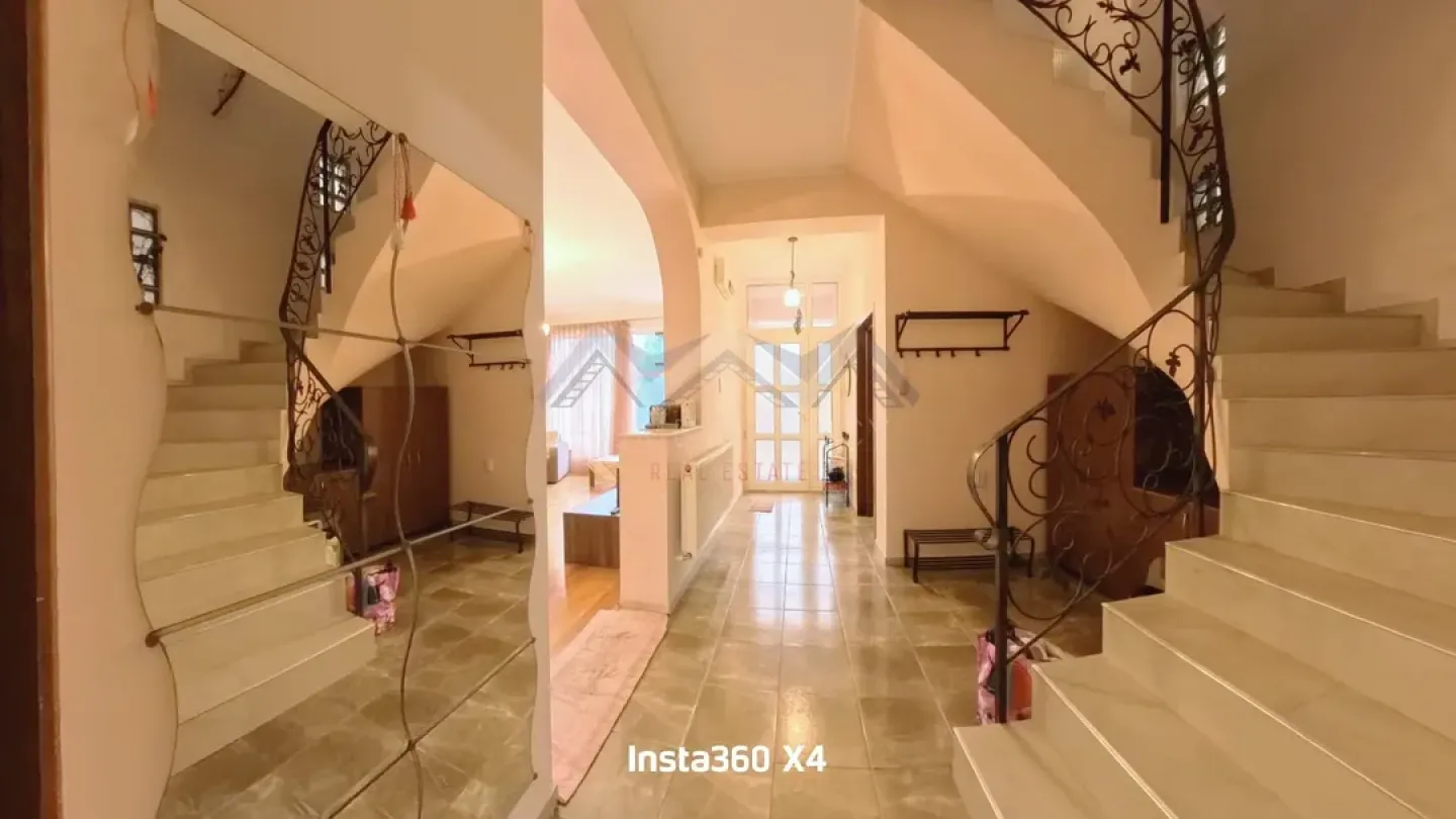 Spacious, Fully Furnished House Near Bazilescu Park, Bucharest - Image 3