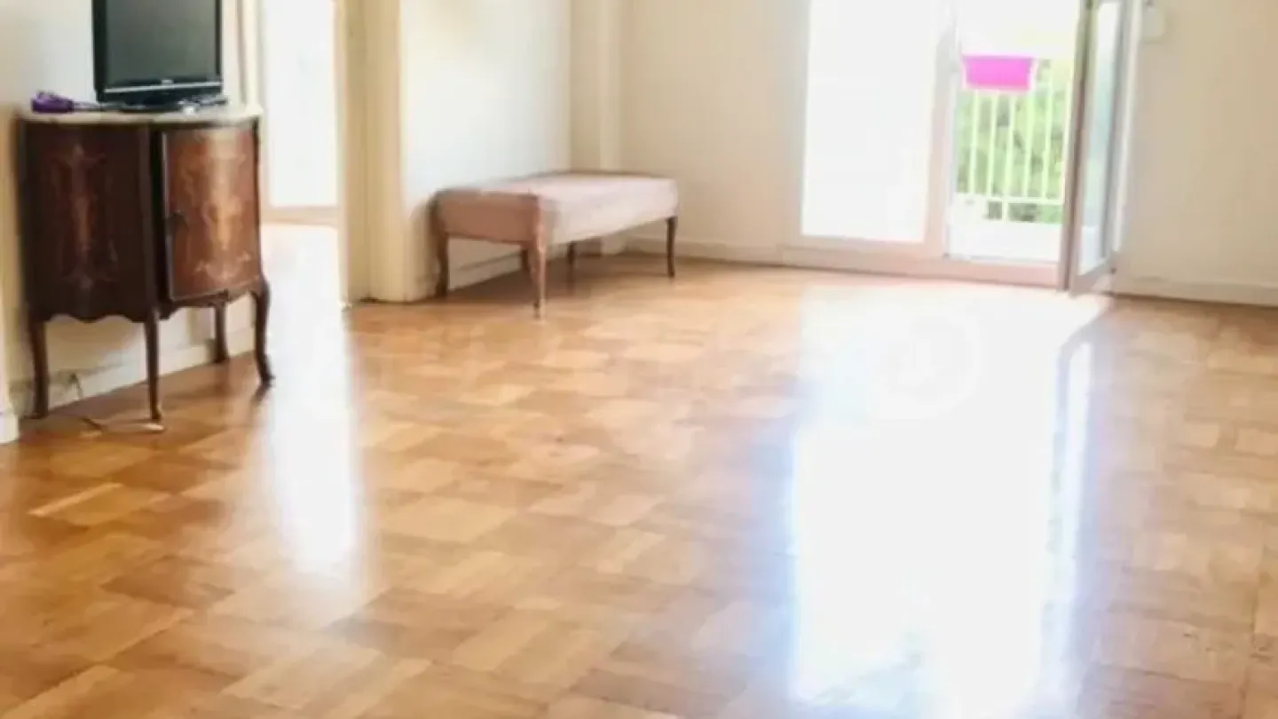 Spacious 2-Bedroom Apartment in Central Thessaloniki, Greece - Image 5