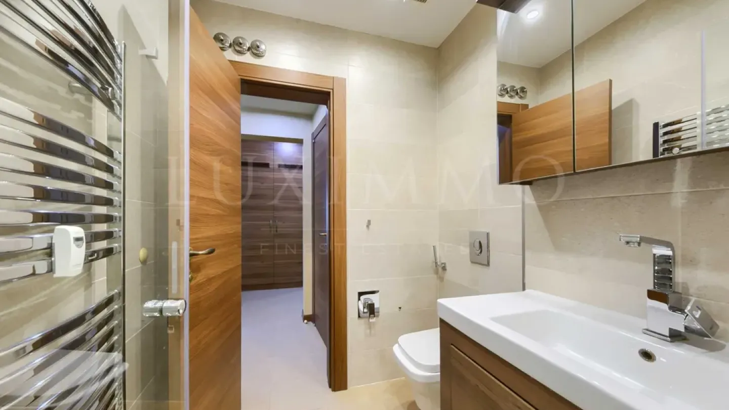 Spacious Two-Bedroom Apartment Near Borisova Garden - Image 2