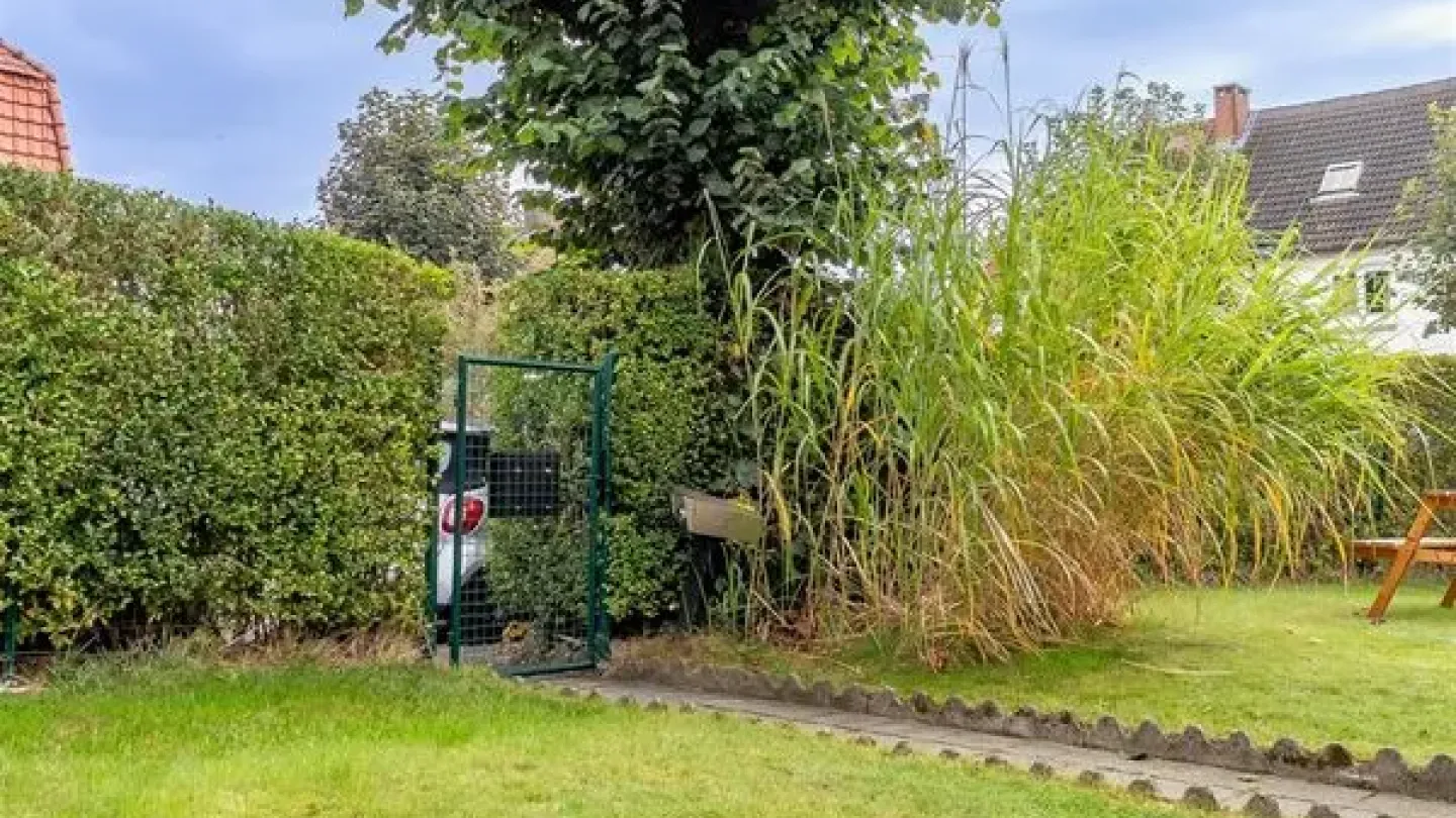 Charming 3-Bedroom Semi-Detached House with Garden & Parking in Anderlecht - Image 3