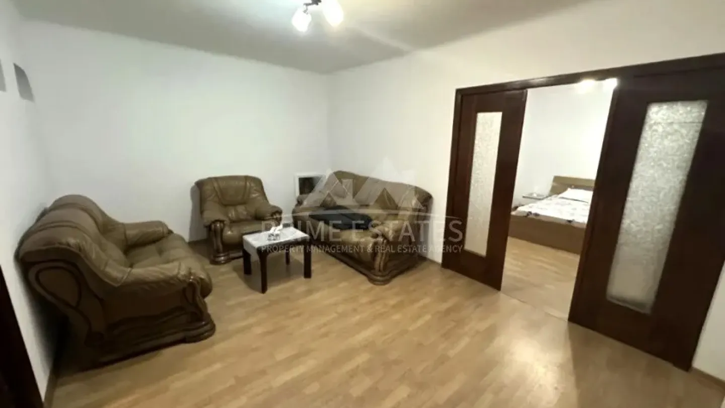 Spacious Bucharest Apartment with Courtyard - 3 Bedrooms, Fully Furnished - Image 2