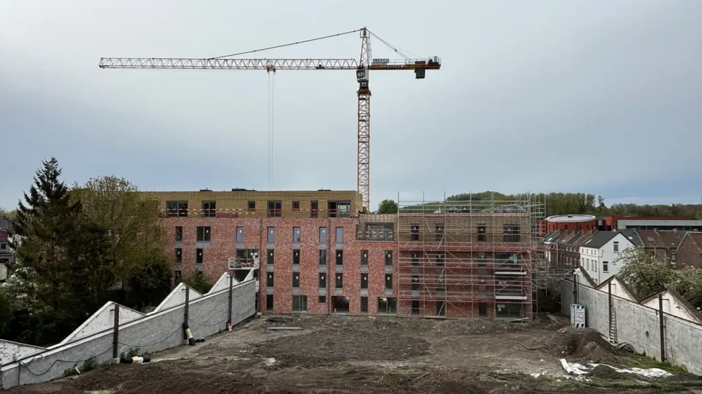 Spacious 3-Bedroom Apartment with Terrace in Mons – 7000 - Image 2