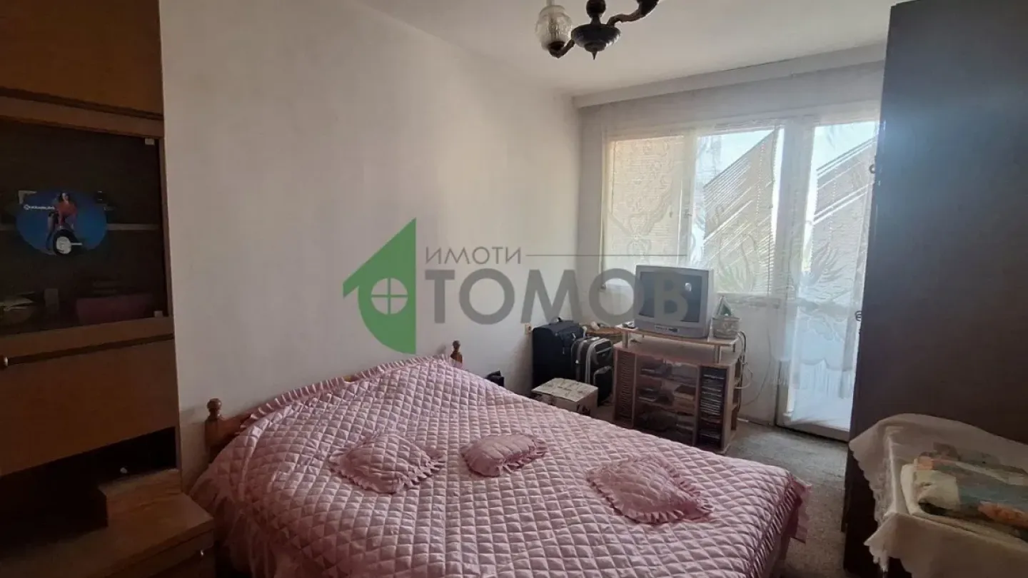 Spacious 2-Bedroom Apartment in Stara Zagora's Opelchenski District - Image 2