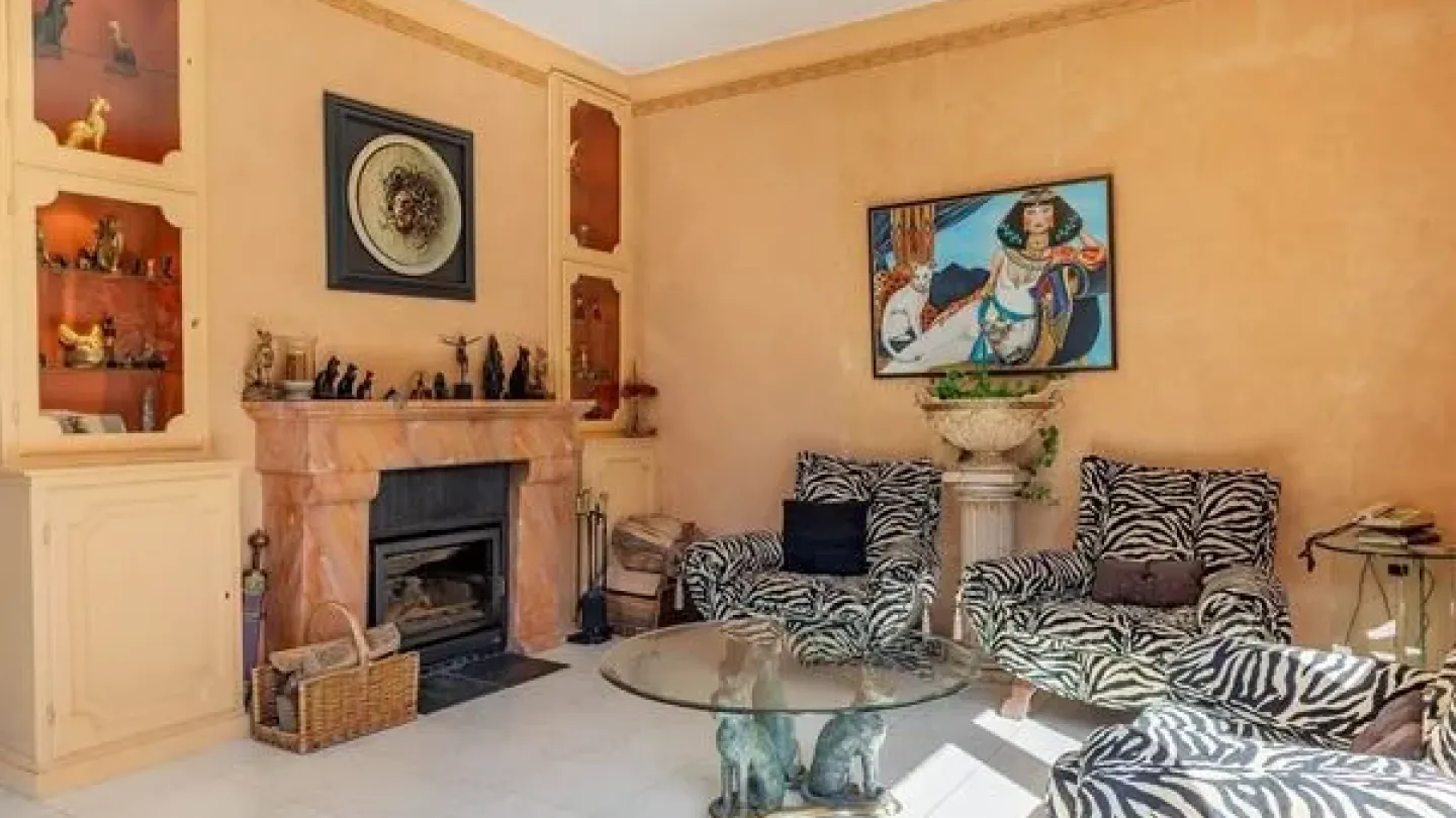 Charming 5 Bedroom House with Garden in Sint-Genesius-Rode - Image 5