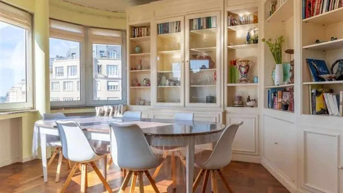 Bright Apartment with Authentic Charm Near Ixelles Cemetery, Brussels - Image 3