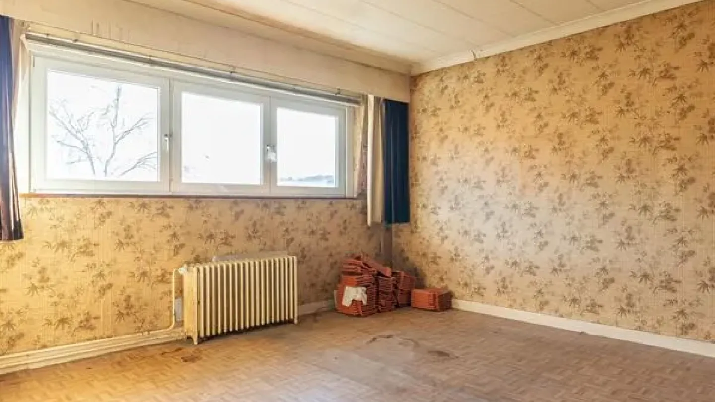 Spacious Royal Uccle Home: Renovation Opportunity with High Potential - Image 5