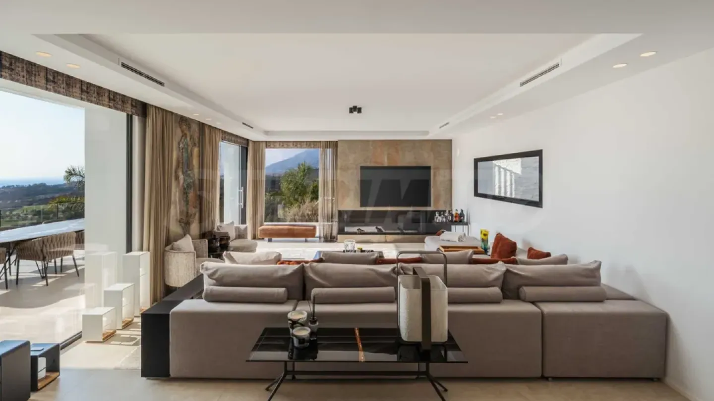 Luxury Marbella Villa – Modern & Spacious Retreat - Image 4
