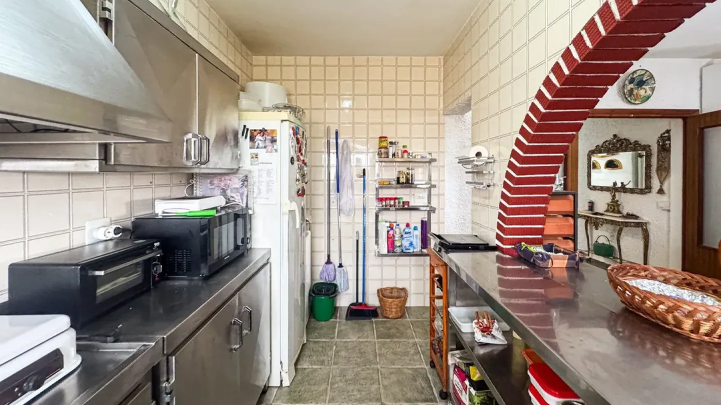 Spacious Cortijo with Land in Níjar, Spain - 3 Bedrooms - Image 2