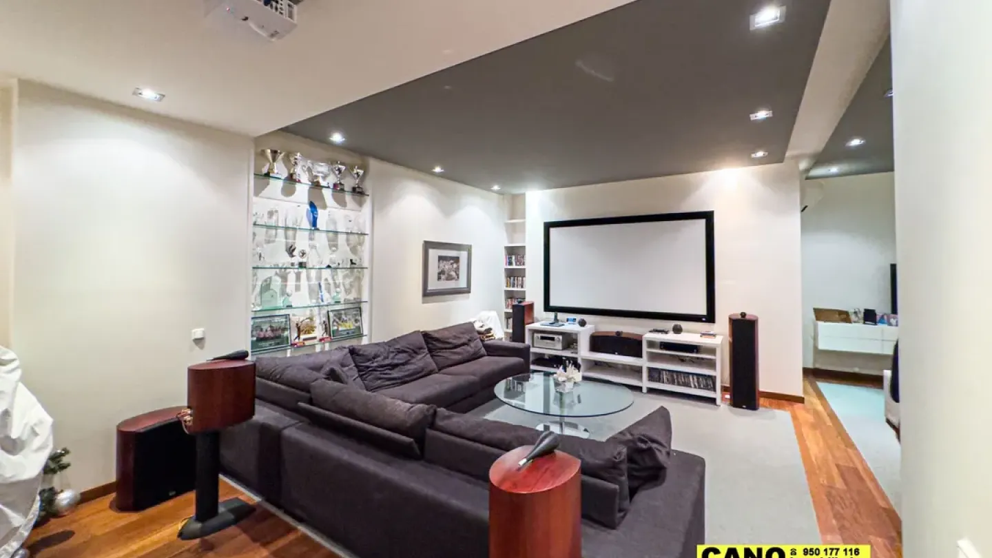 Luxury Chalet in Almería Center with Elevator & Garage - Image 1