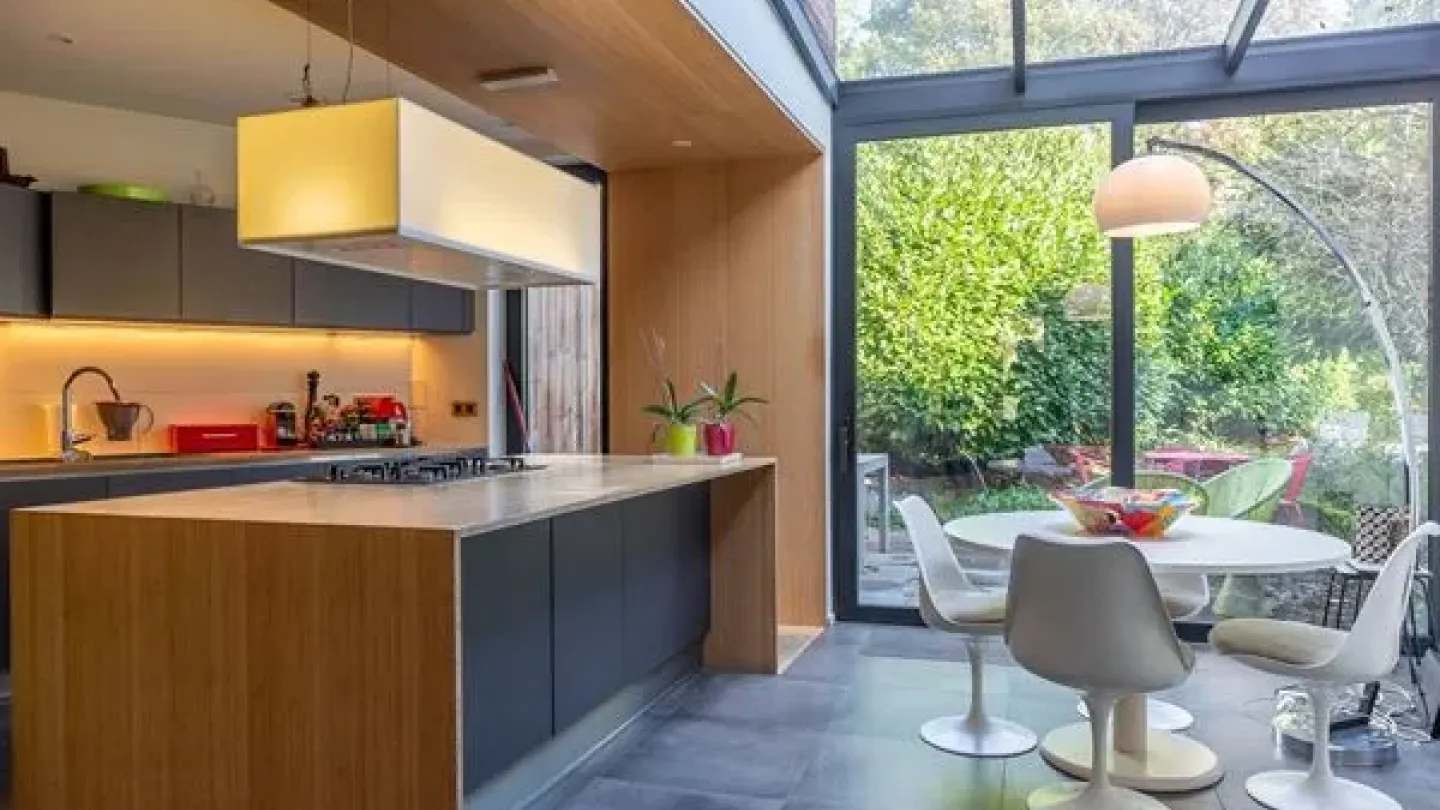 Uccle Border Townhouse: Four Bedrooms, Authentic Charm & Heritage. - Image 4