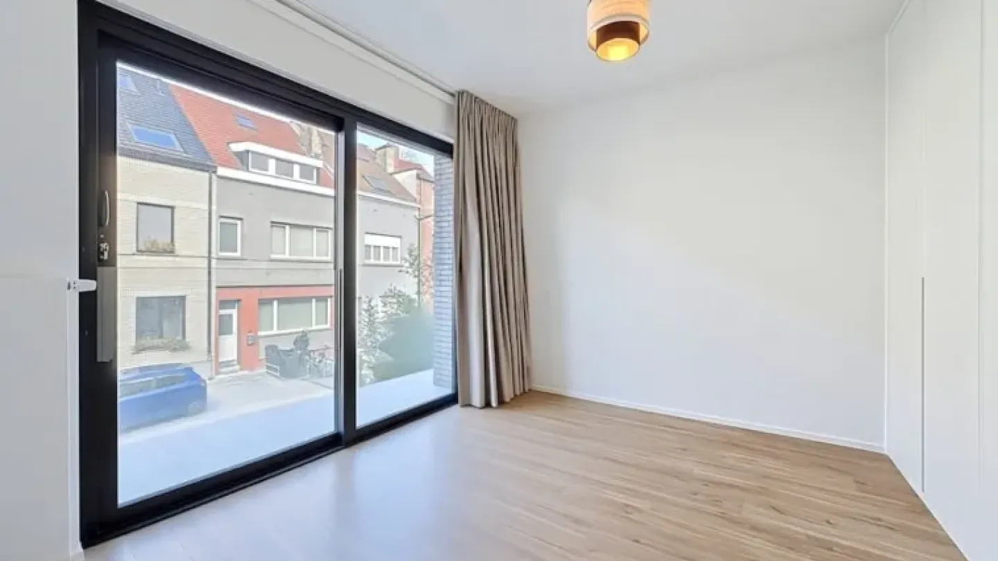 Spacious 4-Bedroom House with Garage in Prime Uccle Location - Image 4