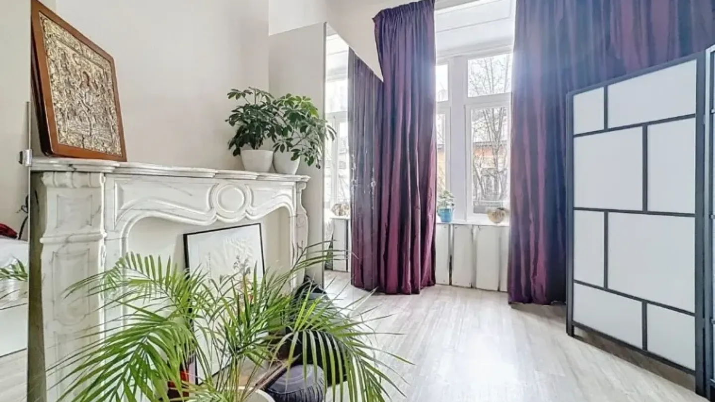 Stylish 2-Bedroom Apartment with Terrace in Brussels' Place Brugmann - Image 1