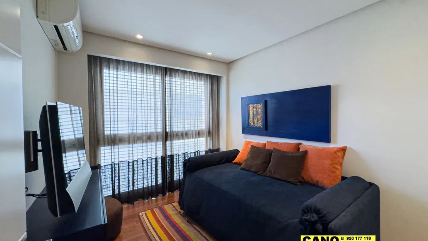 Luxury Chalet in Almería Center with Elevator & Garage - Image 4